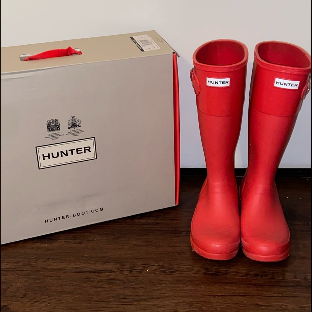 Pink Hunter boots, KIDS but can fit women!